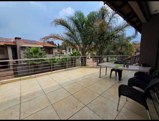 4 BEDROOM TOWNHOUSE FOR SALE IN VANDERBIJLPARK SW 5